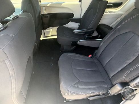 Used 2022 Chrysler Voyager LX FWD image 14