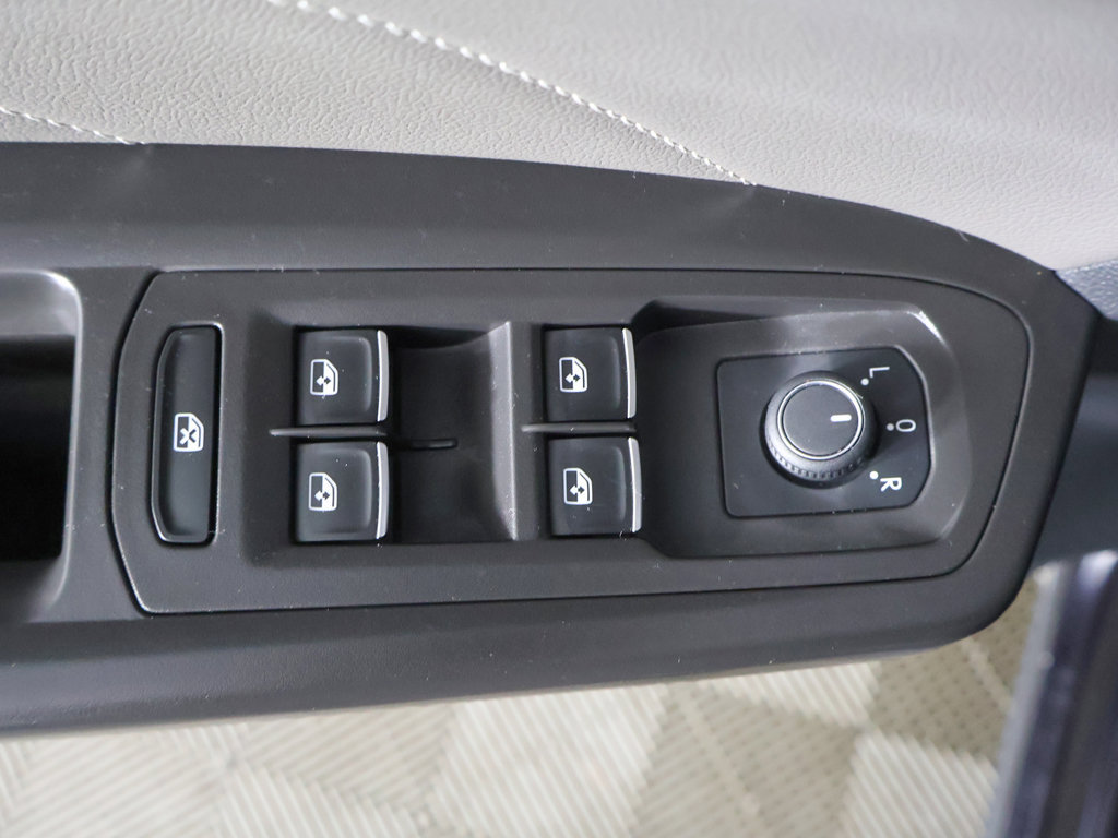 Used 2023 Volkswagen Atlas Cross Sport SEL AWD/4WD image 39
