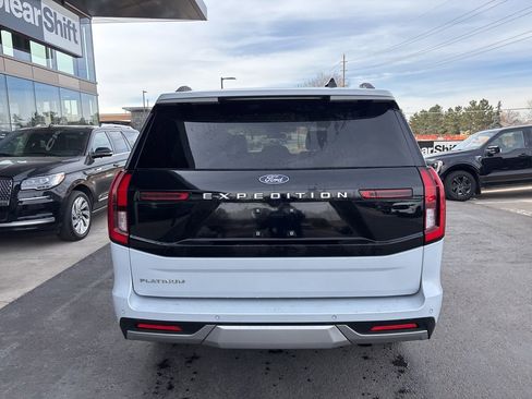 Used 2025 Ford Expedition Platinum image 5