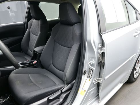 Used 2021 Toyota Corolla LE image 10
