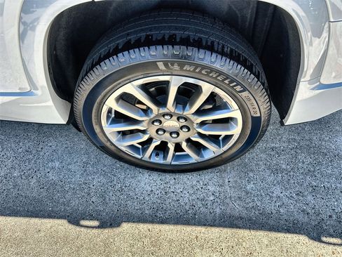 Used 2023 GMC Acadia Denali w/ Denali Ultimate Package image 12