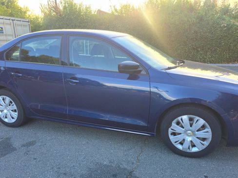 Used 2011 Volkswagen Jetta Sedan FWD image 4