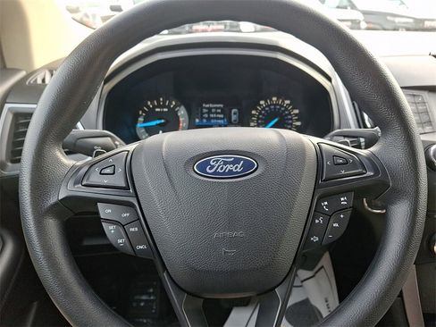 Used 2016 Ford Edge SE image 18