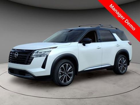 New 2026 Nissan Pathfinder Platinum image 1