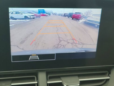 Used 2025 Chevrolet Trax RS image 19