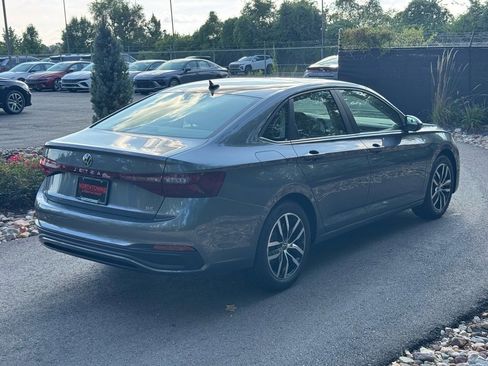 New 2025 Volkswagen Jetta SE image 5