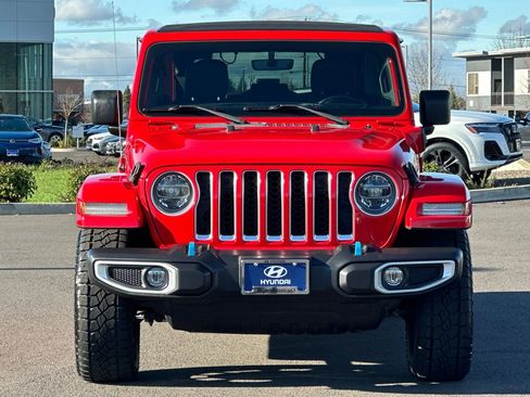 Used 2022 Jeep Wrangler Unlimited Sahara w/ Cold Weather Group AWD/4WD image 8