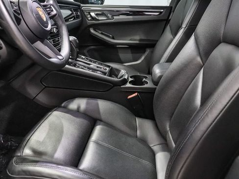 Used 2024 Porsche Macan AWD/4WD image 18