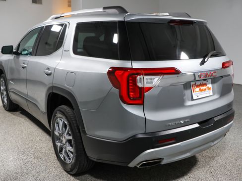 Used 2023 GMC Acadia SLT w/ Technology Package FWD image 9