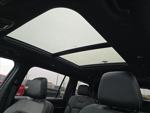 New 2025 Jeep Grand Cherokee L Limited image 10