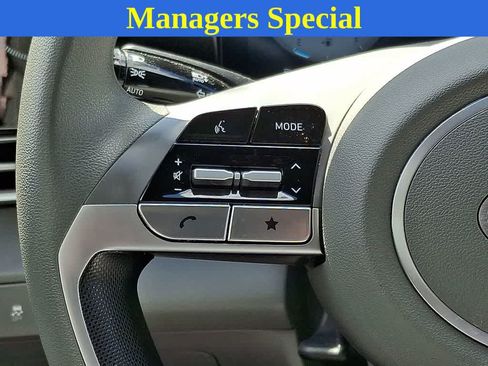 Used 2024 Hyundai Elantra SEL FWD image 19