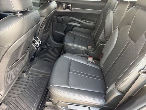 Used 2025 Kia Sorento EX w/ Panoramic Sunroof Package FWD image 13
