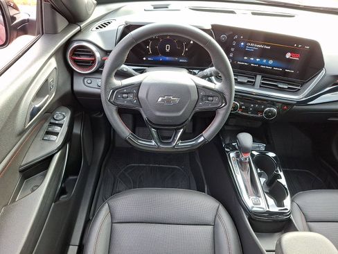 Used 2024 Chevrolet Trax RS w/ Sunroof Package image 13