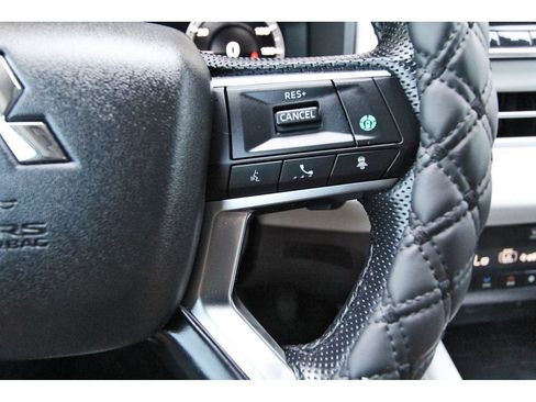 Used 2023 Mitsubishi Outlander FWD image 16
