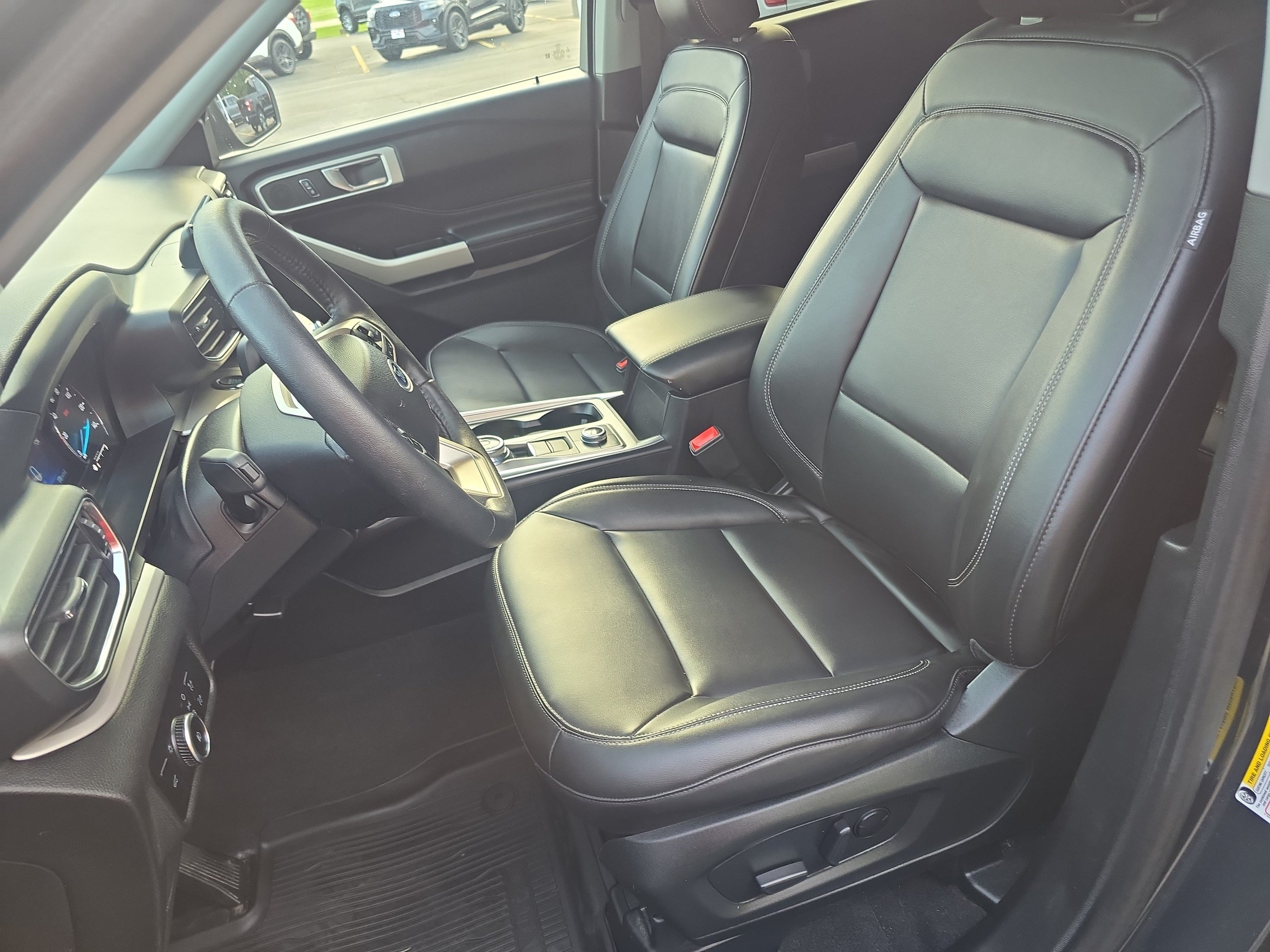 Used 2024 Ford Explorer XLT w/ Equipment Group 202A AWD/4WD image 9