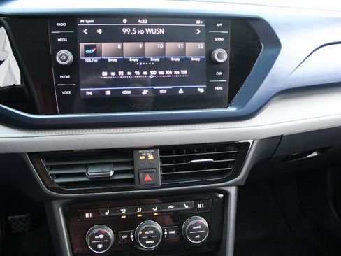 Certified 2024 Volkswagen Taos SE image 15