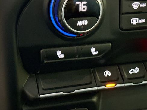 Used 2021 Chevrolet Silverado 1500 LT image 20