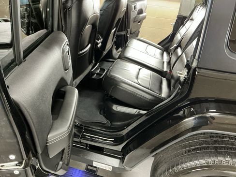 Used 2023 Jeep Wrangler Sahara image 12