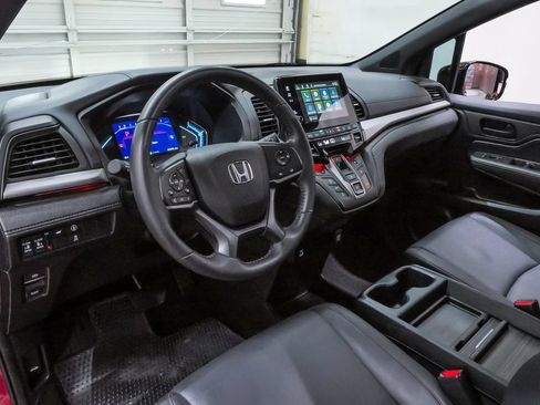 Used 2024 Honda Odyssey Sport image 2