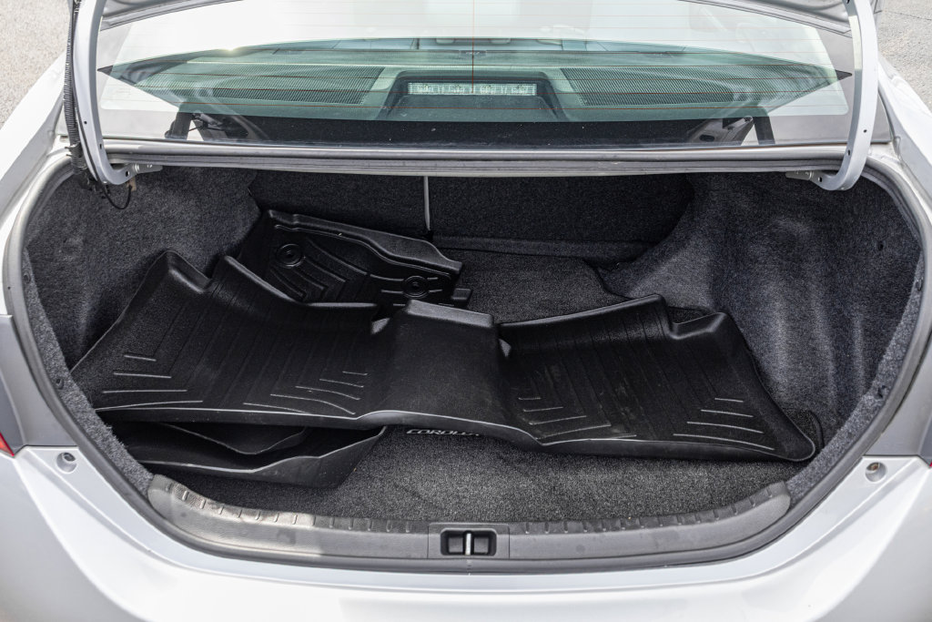Used 2015 Toyota Corolla LE FWD image 30