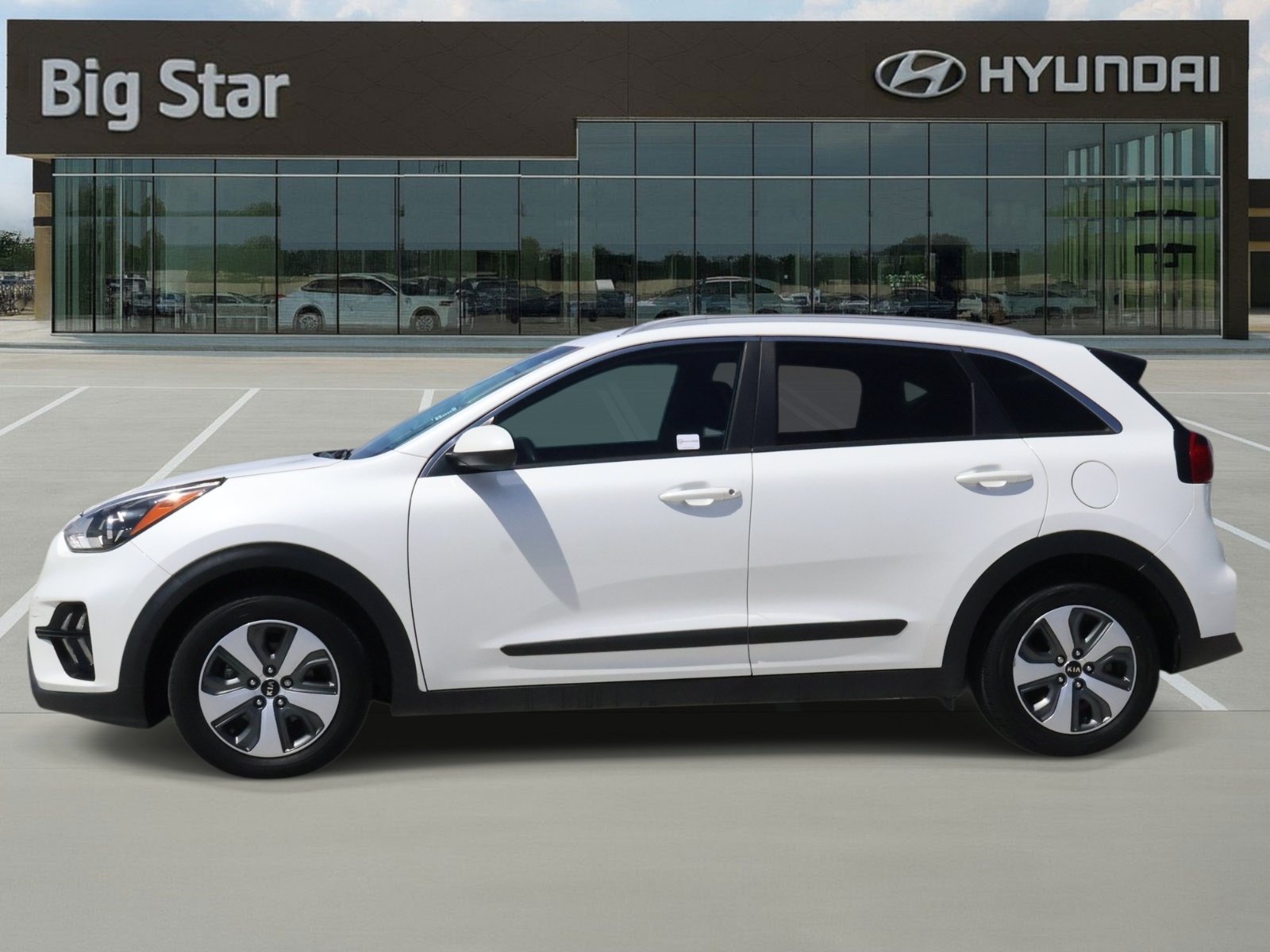 Used 2021 Kia Niro LX FWD image 2