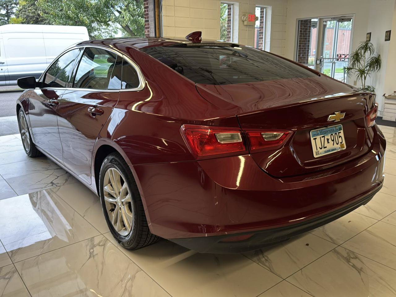 Used 2017 Chevrolet Malibu LT w/ Leather Package FWD image 6