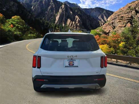 Used 2023 Kia Sorento SX Prestige image 4