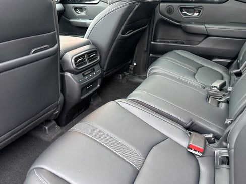 Used 2024 Honda Pilot Touring image 13