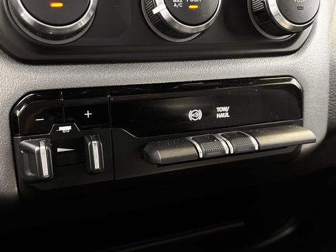 Used 2024 RAM 3500 Big Horn image 23