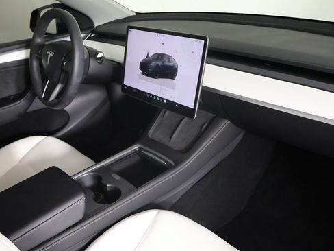 Used 2024 Tesla Model Y Long Range RWD image 29