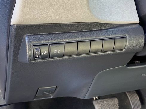 Used 2022 Toyota Corolla LE image 12