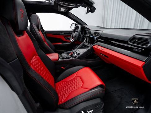 Used 2022 Lamborghini Urus AWD/4WD image 45