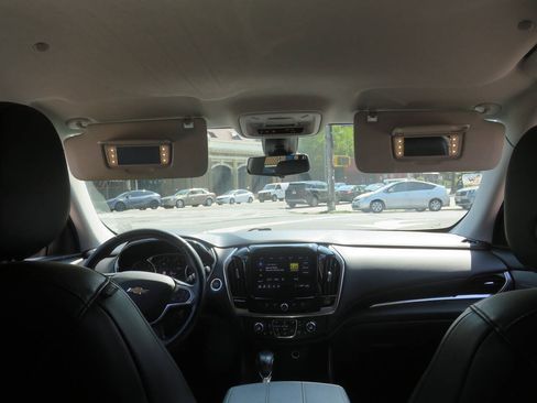 Used 2021 Chevrolet Traverse LT w/ LT Premium Package AWD/4WD image 13
