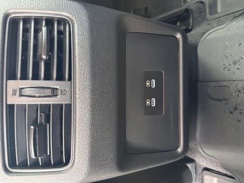 Used 2025 Nissan Rogue SV AWD/4WD image 17