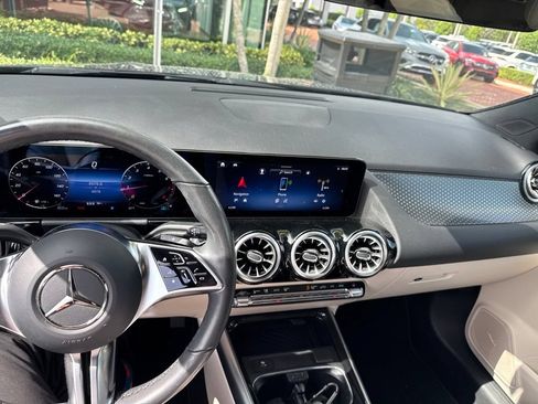 Certified 2025 Mercedes-Benz GLA 250 4MATIC image 4