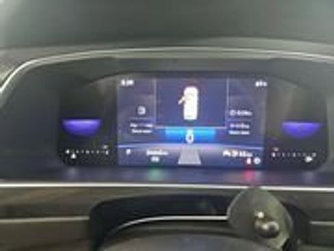 Used 2023 Volkswagen Tiguan SE w/ Panoramic Sunroof Package FWD image 12