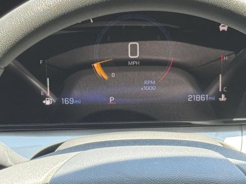 Used 2025 Chevrolet Trax LT FWD image 35