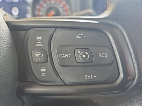 Used 2025 Jeep Gladiator Mojave AWD/4WD image 22
