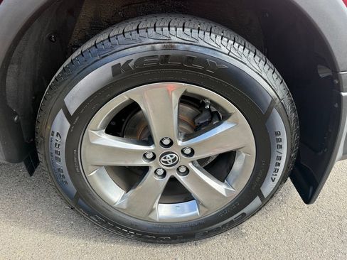 Used 2015 Toyota RAV4 XLE AWD/4WD image 28