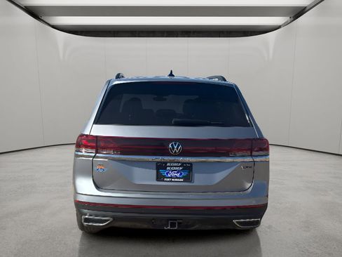 Used 2025 Volkswagen Atlas SE image 6