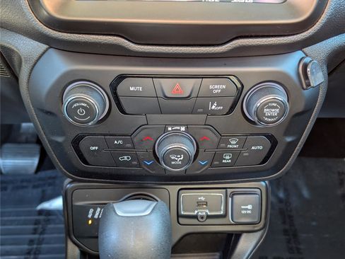 Used 2022 Jeep Renegade Latitude image 25