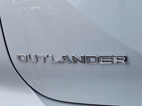 New 2026 Mitsubishi Outlander SE image 21