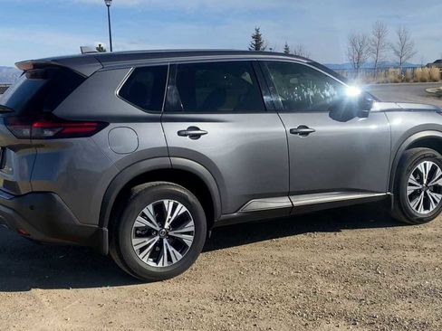 Used 2021 Nissan Rogue SV image 9