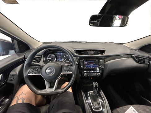 Used 2020 Nissan Rogue Sport SV FWD image 19