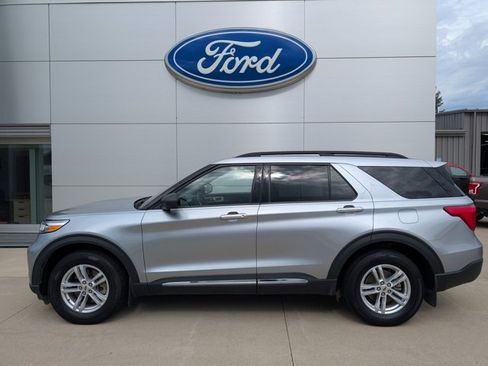Certified 2022 Ford Explorer XLT w/ Equipment Group 202A image 2