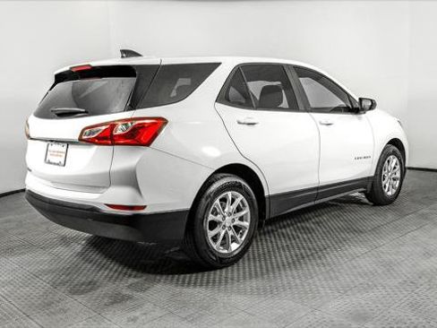 Used 2020 Chevrolet Equinox LS w/ LS Convenience Package FWD image 8