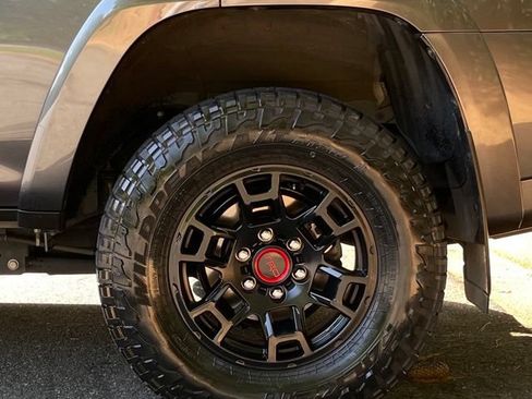 Used 2022 Toyota 4Runner SR5 AWD/4WD image 6