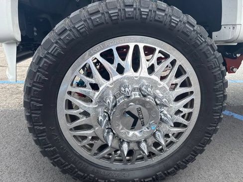 Used 2022 Ford F450 Platinum w/ FX4 Off-Road Package AWD/4WD image 12