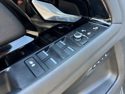 Used 2020 Land Rover Range Rover Evoque SE AWD/4WD image 36