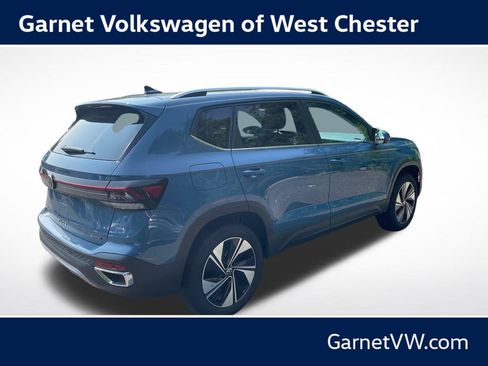 Used 2025 Volkswagen Taos SE w/ Panoramic Sunroof Package AWD/4WD image 5